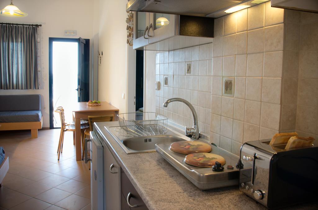 Yialos Studios-Apartments Makry Gialos  Exterior photo